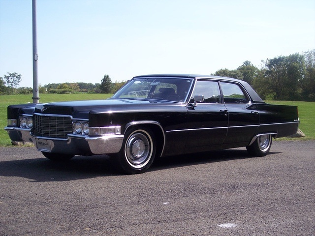 1969_Cadillac_Sedan_Deville_fvl